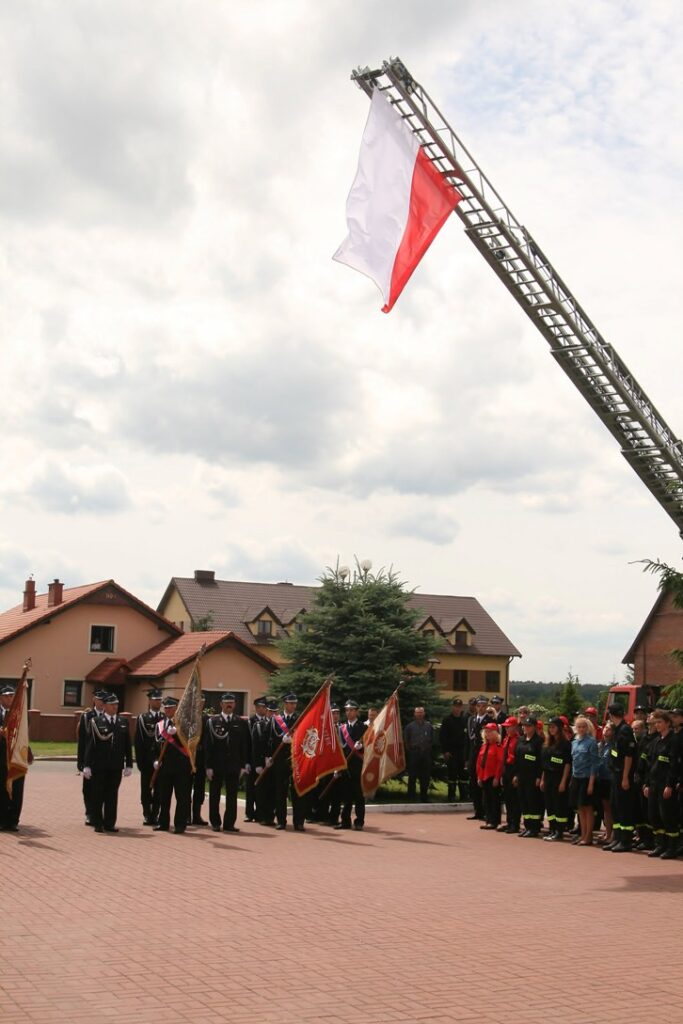 Nowy sztandar dla OSP Kaczory — zdjęcie 5