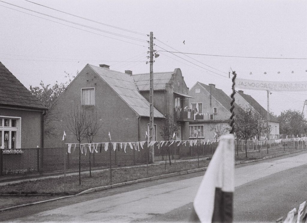 35 lat temu przez gminę Kaczory wedrował obraz Matki Boski — zdjęcie 11