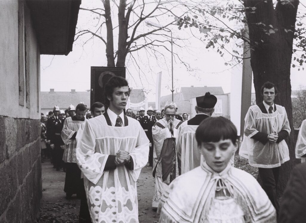 35 lat temu przez gminę Kaczory wedrował obraz Matki Boski — zdjęcie 16