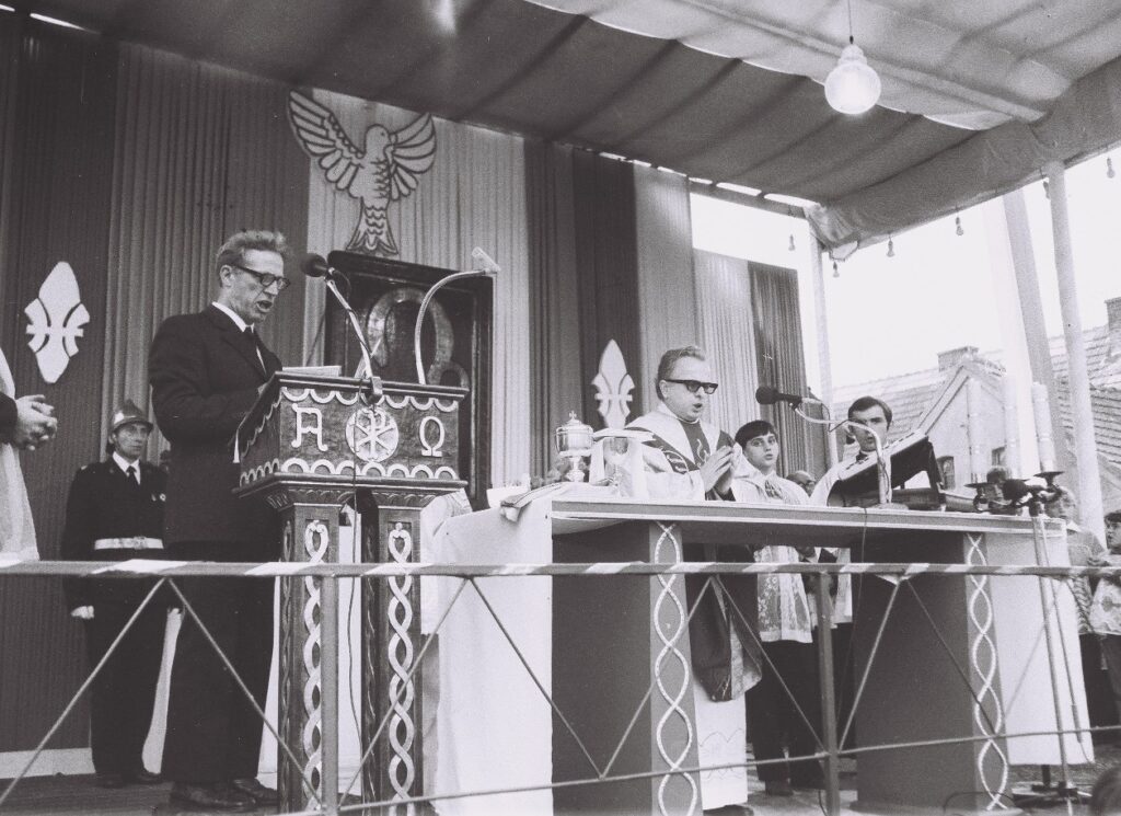 35 lat temu przez gminę Kaczory wedrował obraz Matki Boski — zdjęcie 18