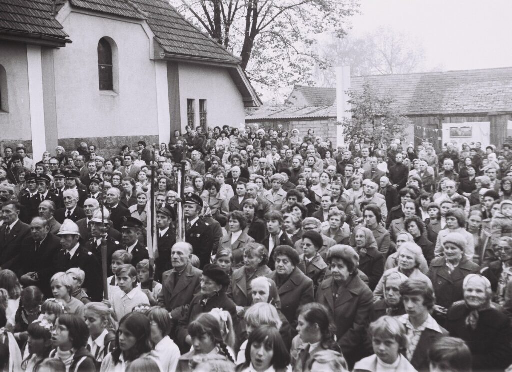 35 lat temu przez gminę Kaczory wedrował obraz Matki Boski — zdjęcie 19