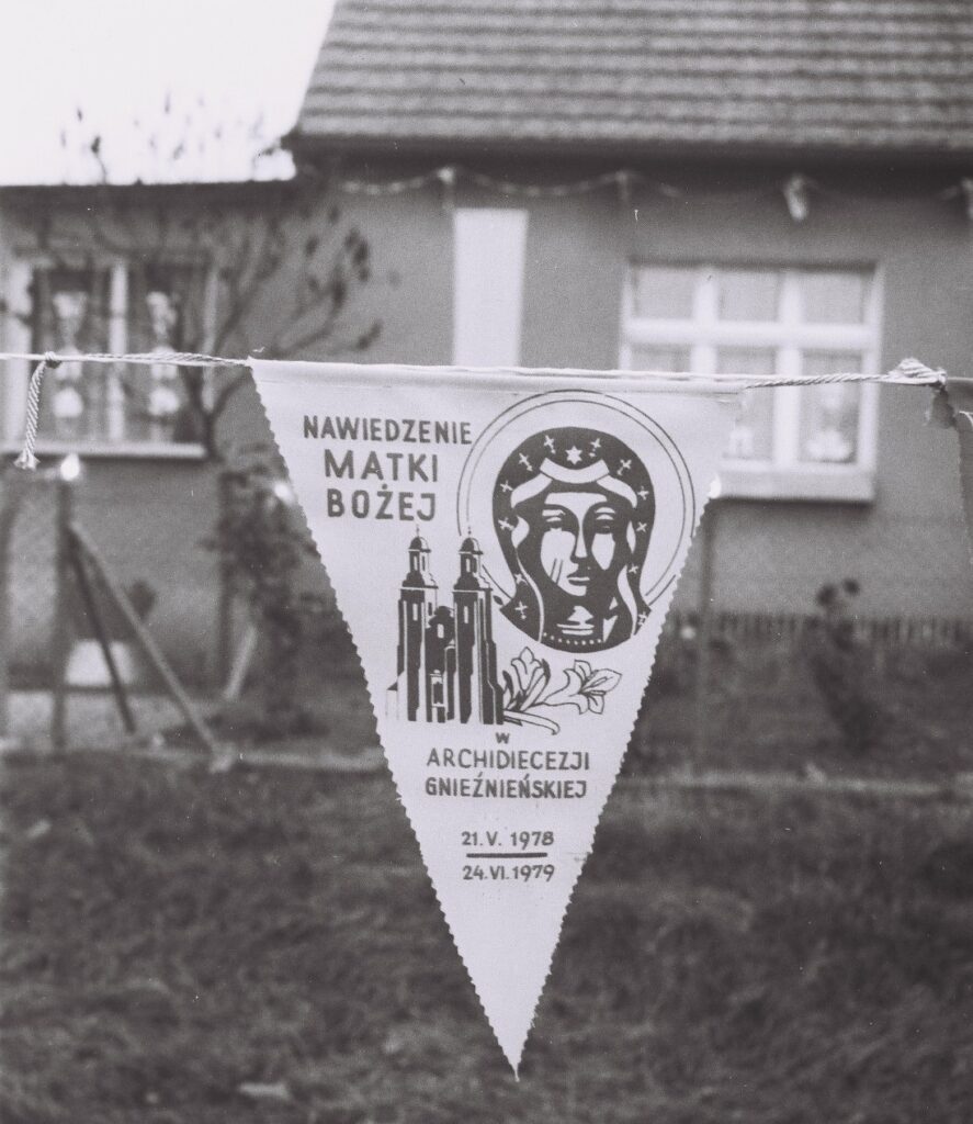 35 lat temu przez gminę Kaczory wedrował obraz Matki Boski — zdjęcie 2
