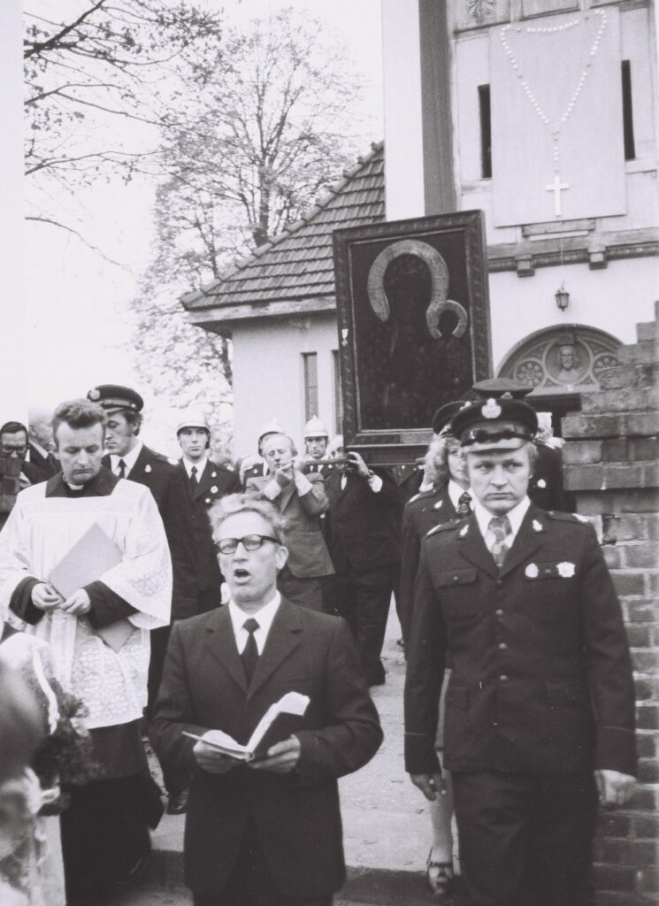 35 lat temu przez gminę Kaczory wedrował obraz Matki Boski — zdjęcie 22