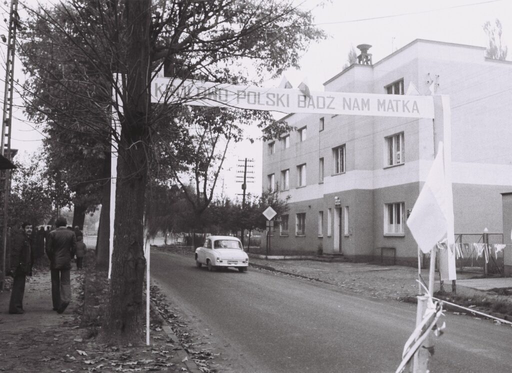 35 lat temu przez gminę Kaczory wedrował obraz Matki Boski — zdjęcie 28