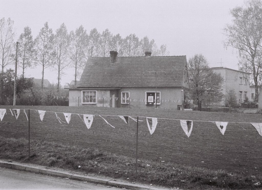35 lat temu przez gminę Kaczory wedrował obraz Matki Boski — zdjęcie 32