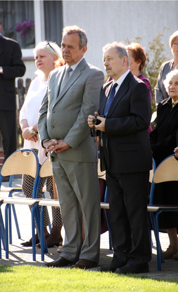 Uroczystość  odsłonięcia i poświęcenia figury NMP w Kaczorach — zdjęcie 12