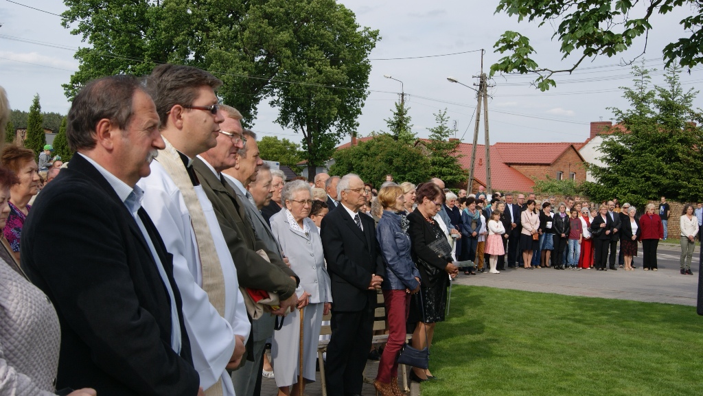 Uroczystość  odsłonięcia i poświęcenia figury NMP w Kaczorach — zdjęcie 26