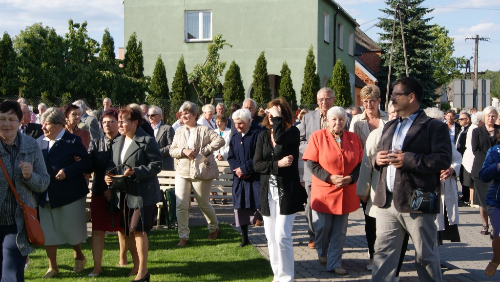 Uroczystość  odsłonięcia i poświęcenia figury NMP w Kaczorach — zdjęcie 33