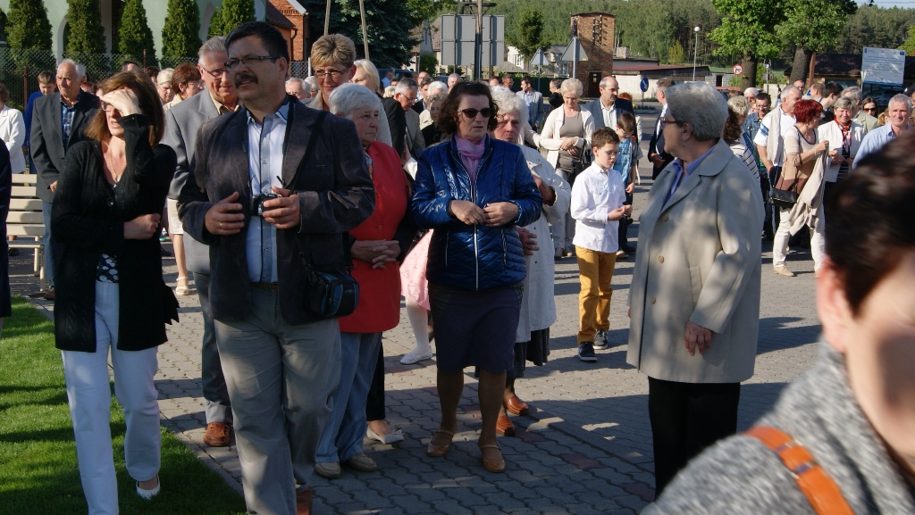 Uroczystość  odsłonięcia i poświęcenia figury NMP w Kaczorach — zdjęcie 34