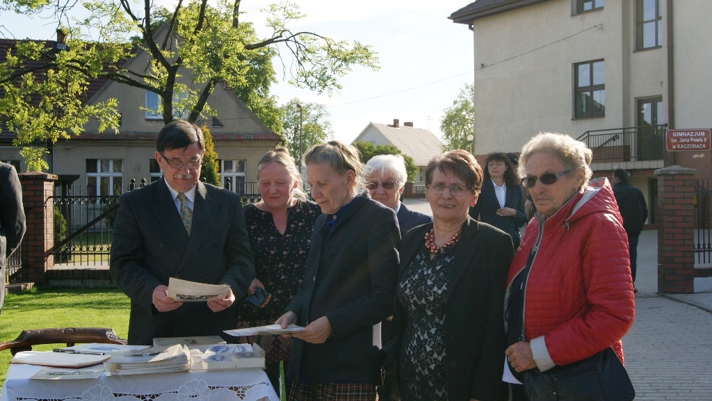 Uroczystość  odsłonięcia i poświęcenia figury NMP w Kaczorach — zdjęcie 36