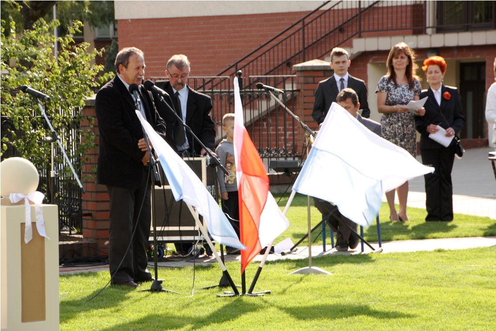 Uroczystość  odsłonięcia i poświęcenia figury NMP w Kaczorach — zdjęcie 5