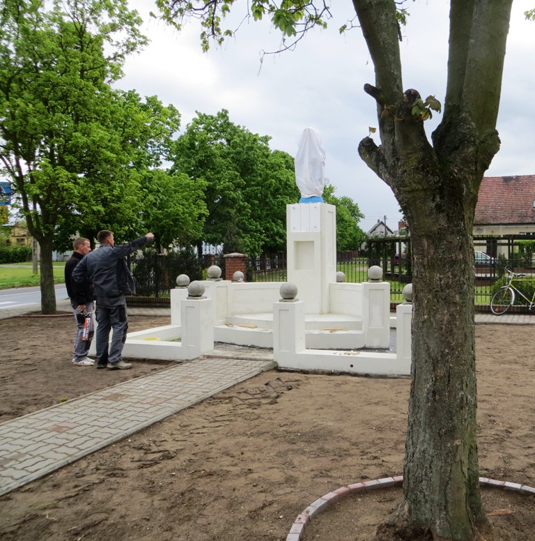 Zielono przy figurze Matki Boskiej — zdjęcie 1