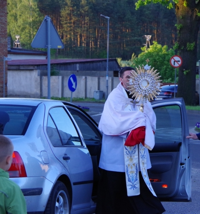 Nabożeństwo majowe przy figurze NMP Kaczorach. — zdjęcie 14