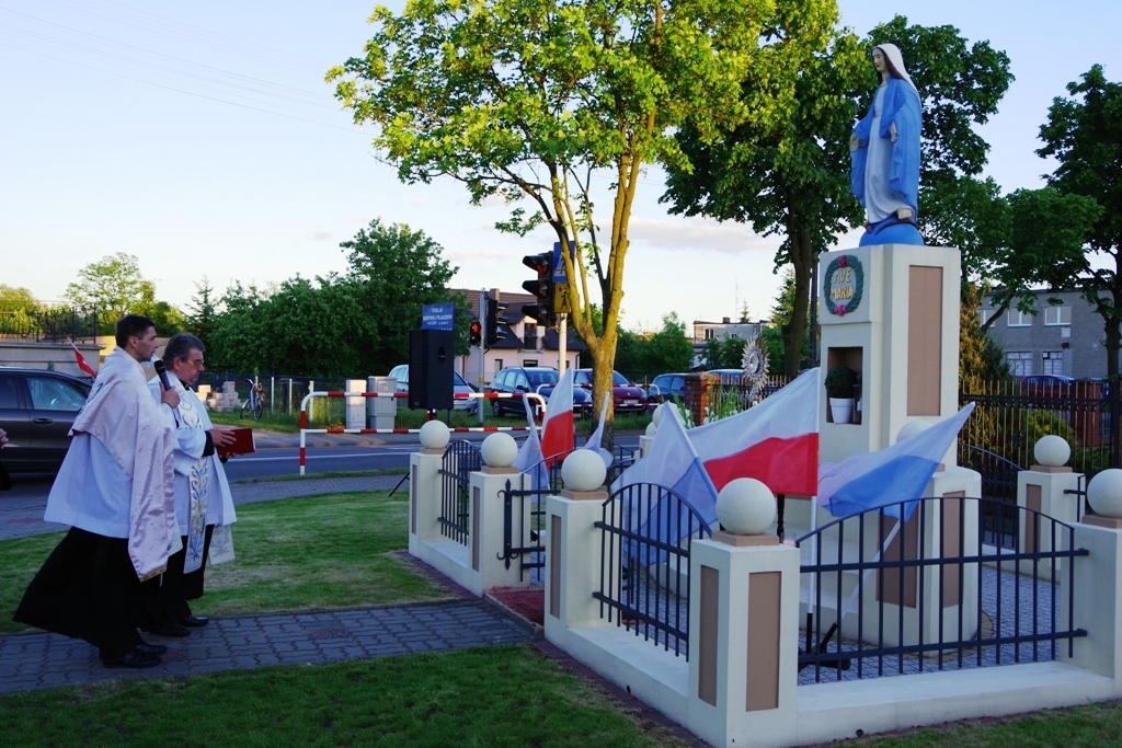 Nabożeństwo majowe przy figurze NMP Kaczorach. — zdjęcie 18