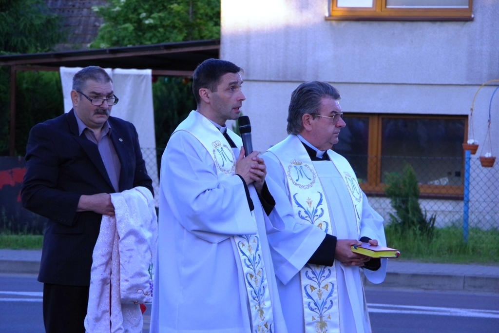 Nabożeństwo majowe przy figurze NMP Kaczorach. — zdjęcie 19