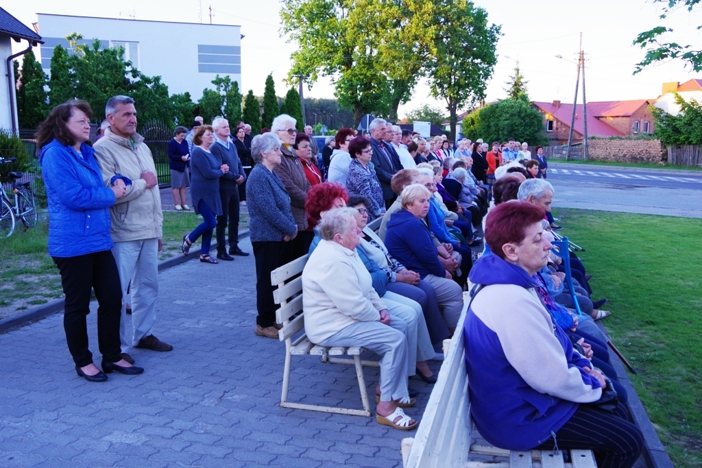 Nabożeństwo majowe przy figurze NMP Kaczorach. — zdjęcie 22