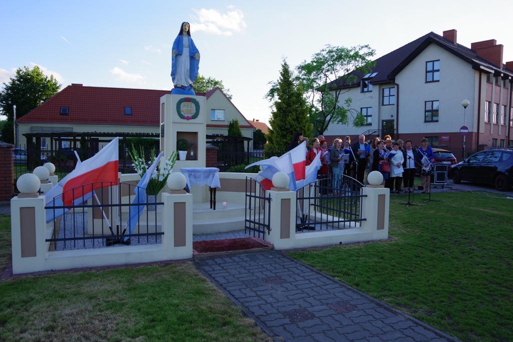Nabożeństwo majowe przy figurze NMP Kaczorach. — zdjęcie 3