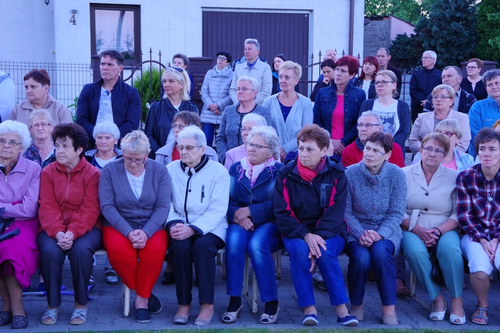 Nabożeństwo majowe przy figurze NMP Kaczorach. — zdjęcie 36