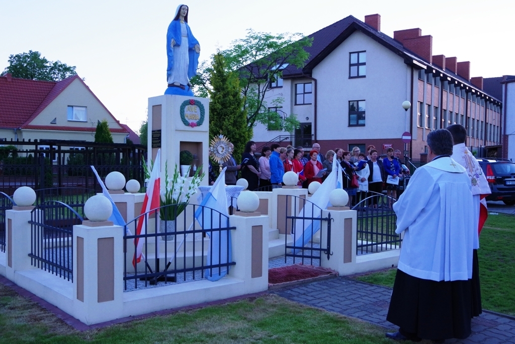 Nabożeństwo majowe przy figurze NMP Kaczorach. — zdjęcie 39
