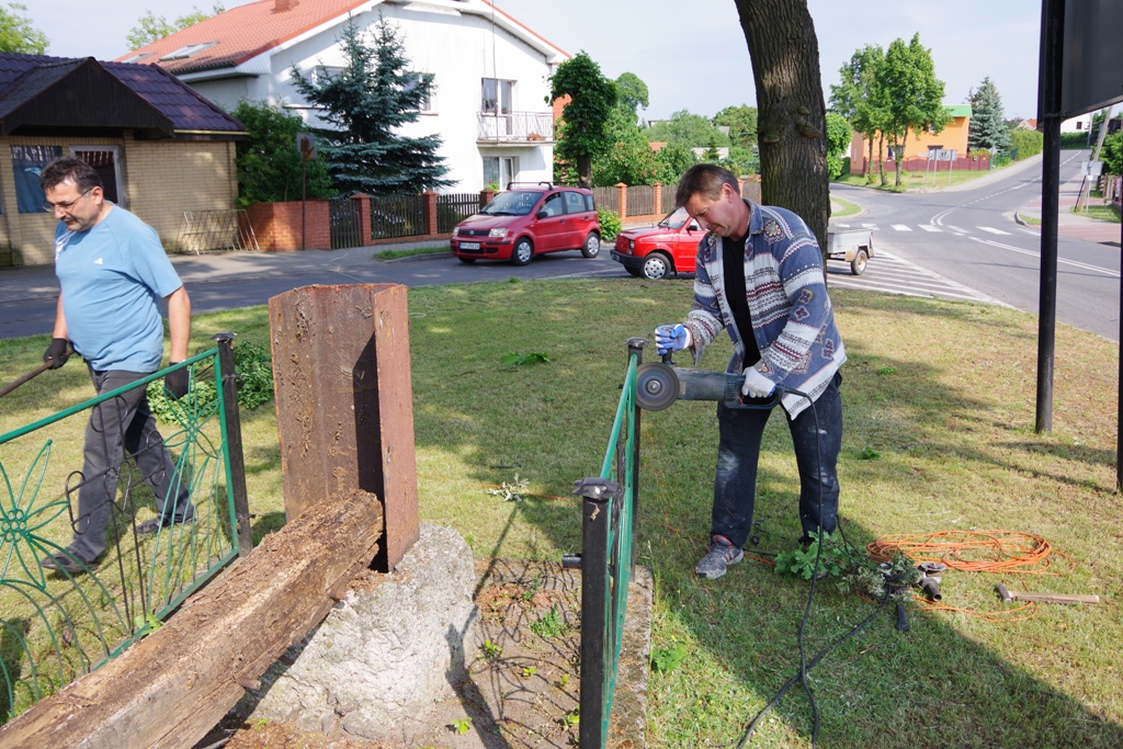 Krzyż między trzema dębami — zdjęcie 10