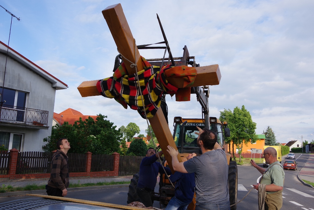 Krzyż między trzema dębami — zdjęcie 24