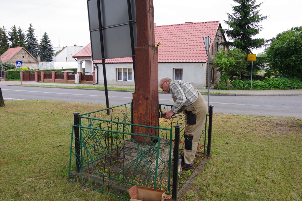 Krzyż między trzema dębami — zdjęcie 3