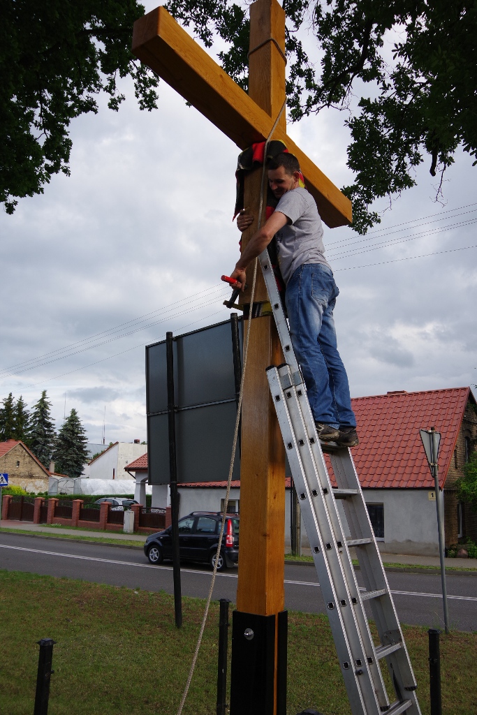 Krzyż między trzema dębami — zdjęcie 31