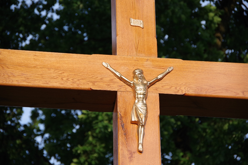 Krzyż między trzema dębami — zdjęcie 37