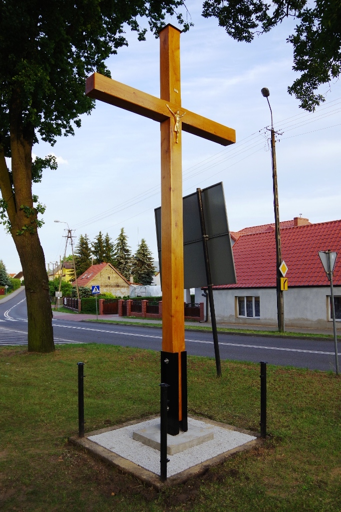 Krzyż między trzema dębami — zdjęcie 38
