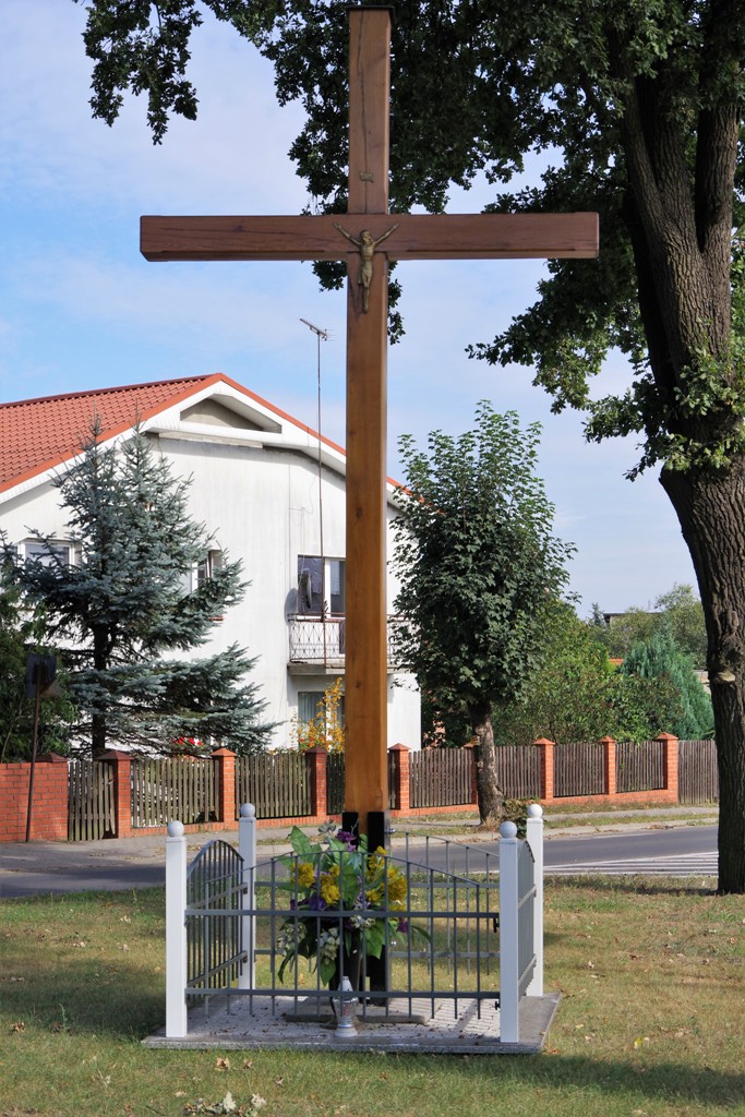 Krzyż między trzema dębami — zdjęcie 40