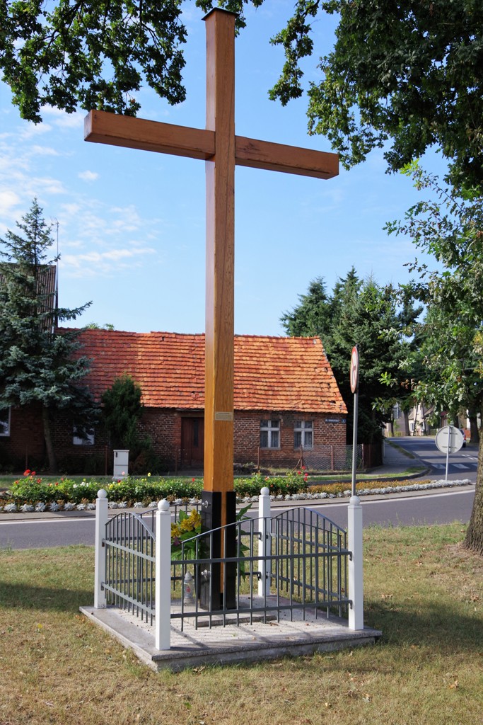 Krzyż między trzema dębami — zdjęcie 41