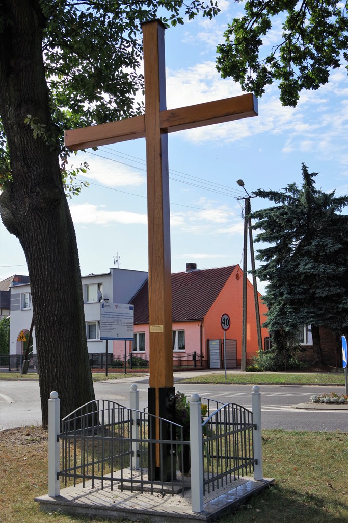 Krzyż między trzema dębami — zdjęcie 42