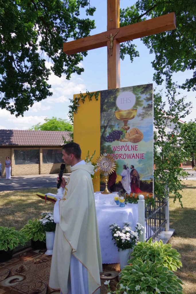 Krzyż między trzema dębami — zdjęcie 44