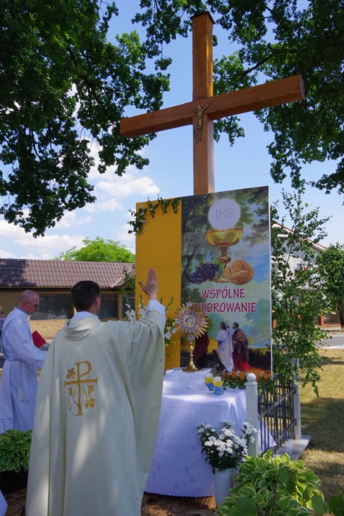Krzyż między trzema dębami — zdjęcie 45