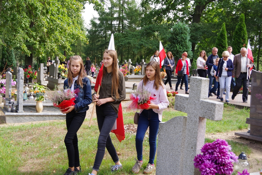 W Śmiłowie odbył się Apel Pamięci — zdjęcie 3