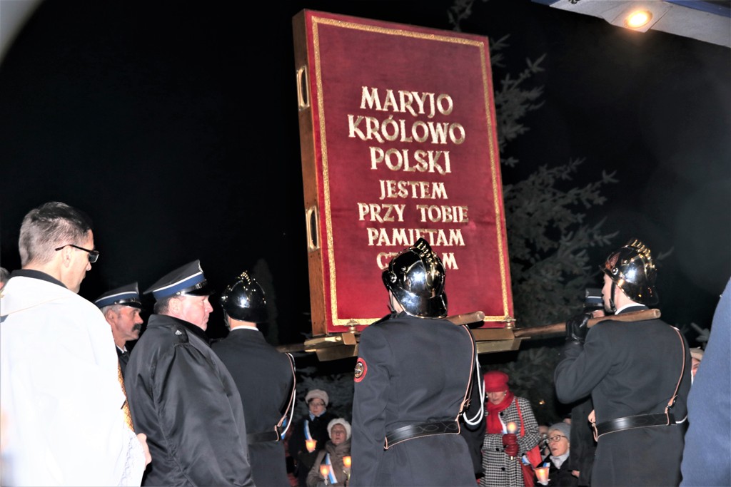 Matka Boża i 100-lecie niepodległości w Gminie Kaczory — zdjęcie 11