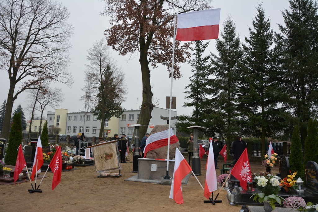 W Kaczorach odsłonięto pomnik Powstańców Wielkopolskich — zdjęcie 1