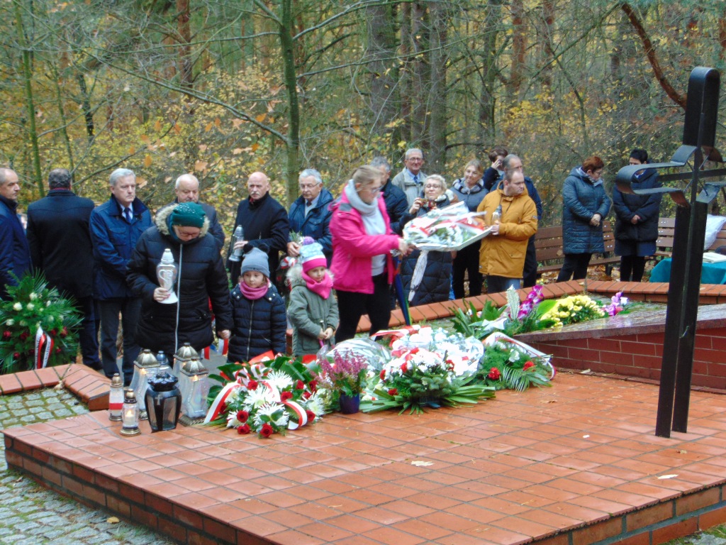 Hołd złożony zamordowanym w Górach Morzewskich — zdjęcie 12