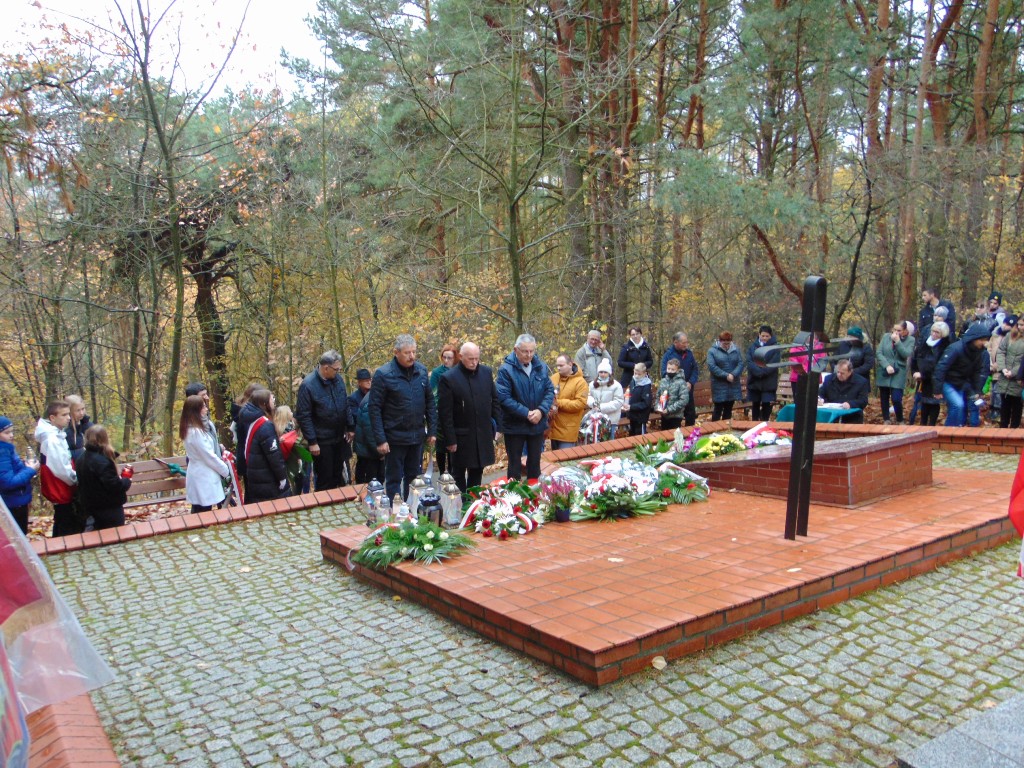 Hołd złożony zamordowanym w Górach Morzewskich — zdjęcie 15