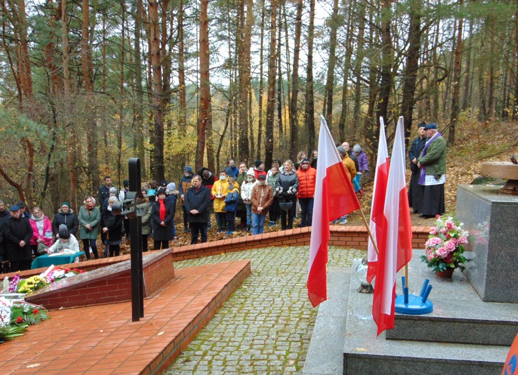 Hołd złożony zamordowanym w Górach Morzewskich — zdjęcie 16