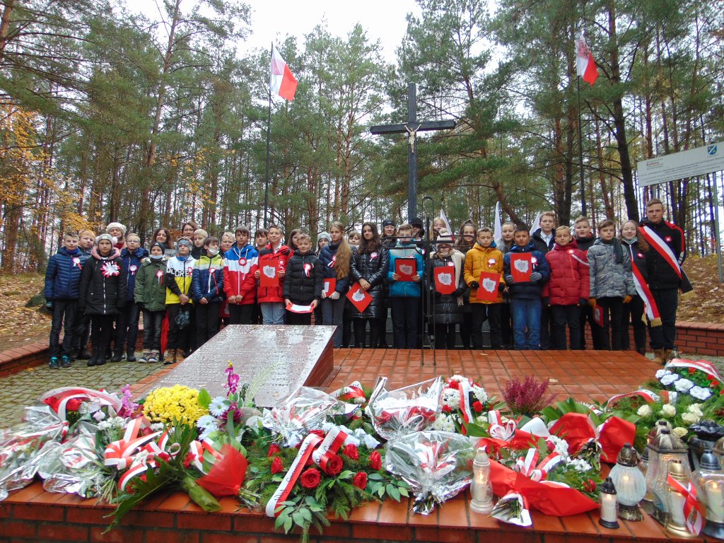 Hołd złożony zamordowanym w Górach Morzewskich — zdjęcie 21