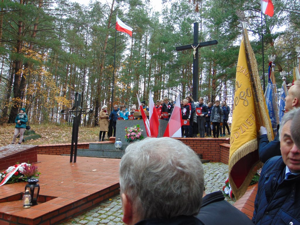 Hołd złożony zamordowanym w Górach Morzewskich — zdjęcie 27