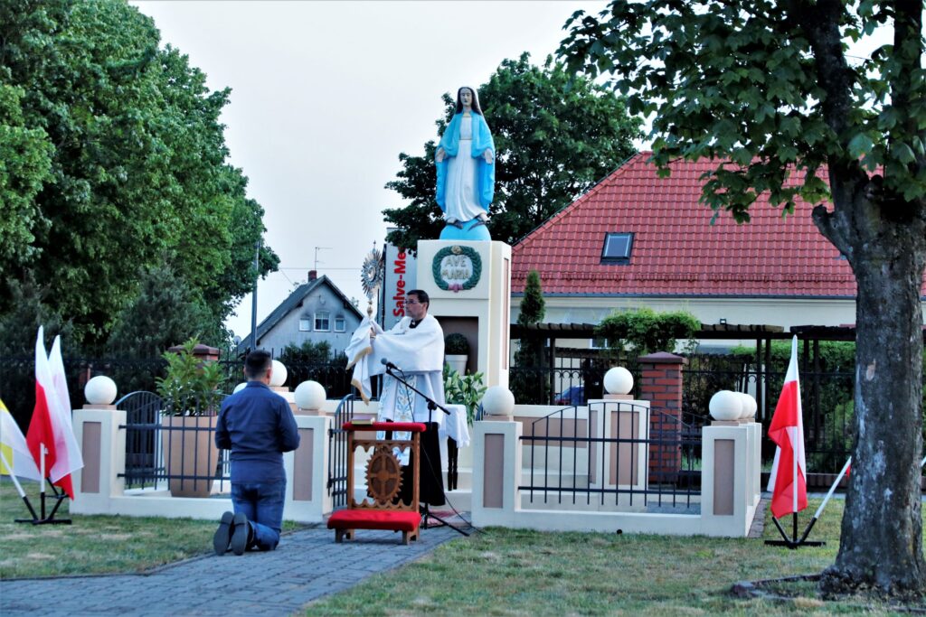 Nabożeństwo Majowe przy figurze NMP Kaczorach. — zdjęcie 6