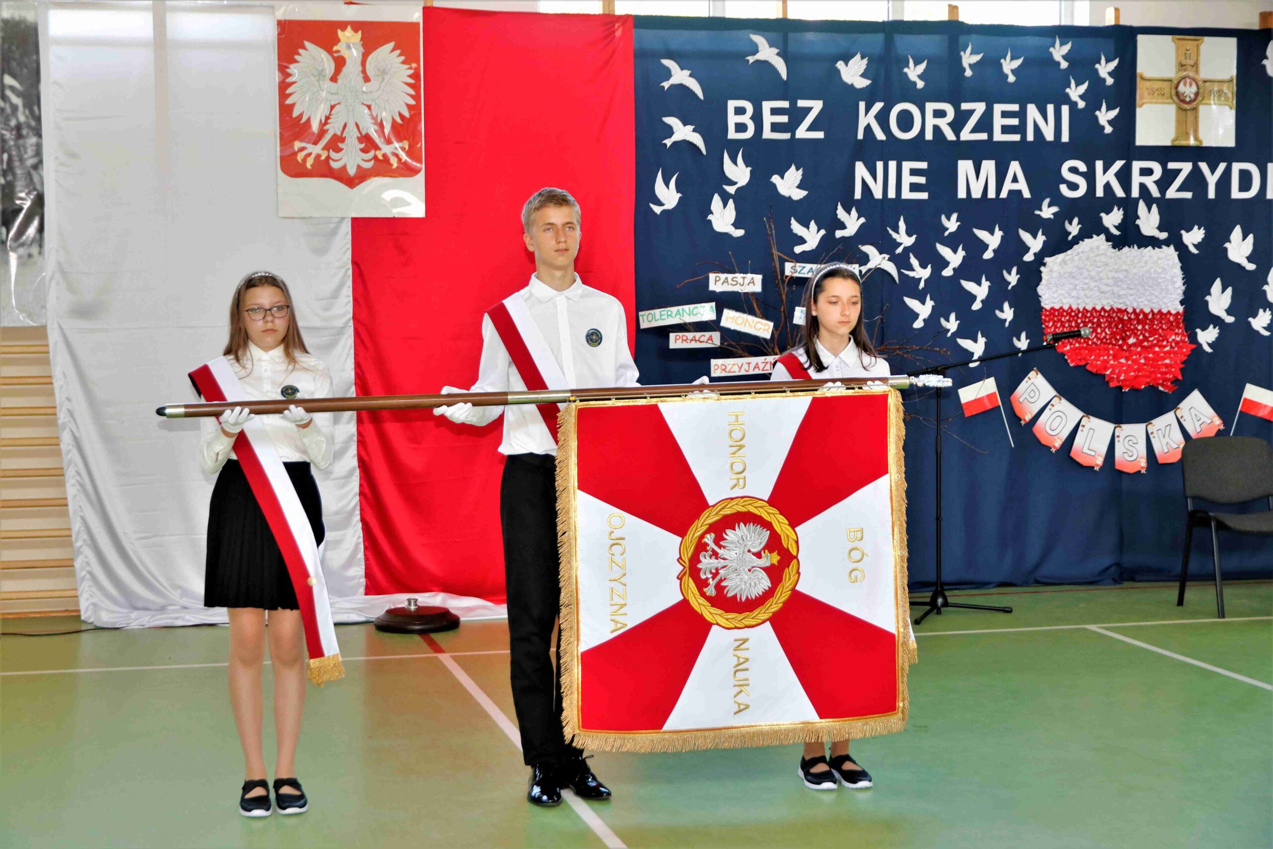 Szkoła Podstawowa w Dziembowie otrzymała sztandar