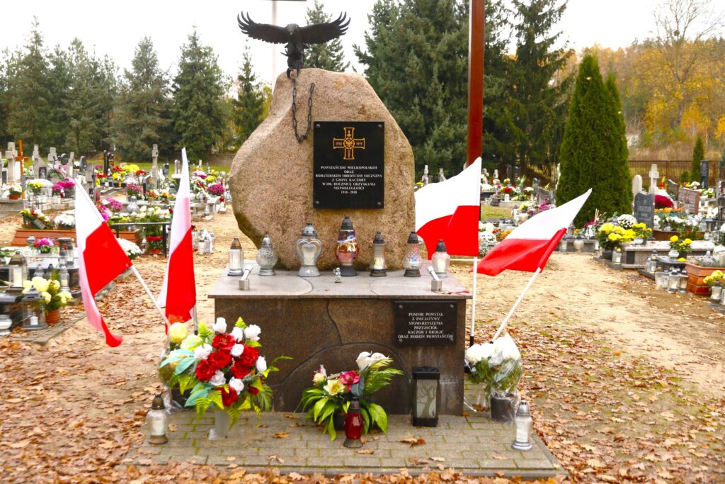 Uczniowie Szkoły Podstawowej w Kaczorach na Rajdzie Niepodległości — zdjęcie 10