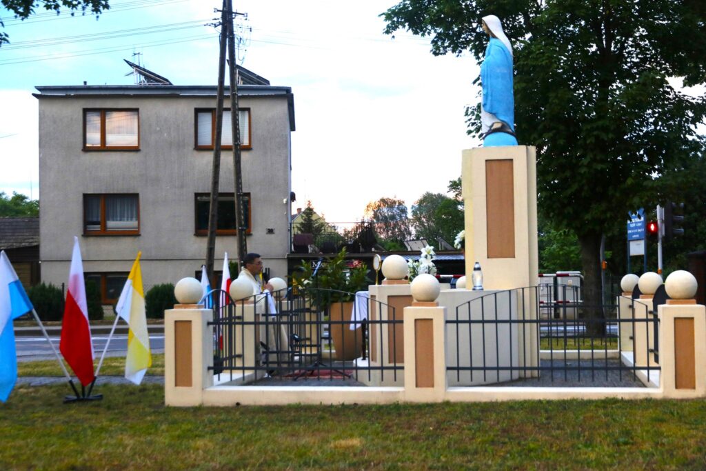 Nabożeństwo Majowe przy figurze NMP Kaczorach — zdjęcie 1