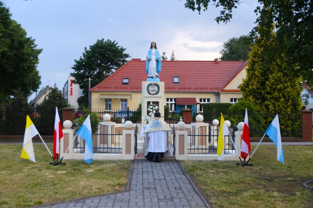 Nabożeństwo Majowe przy figurze NMP Kaczorach — zdjęcie 3