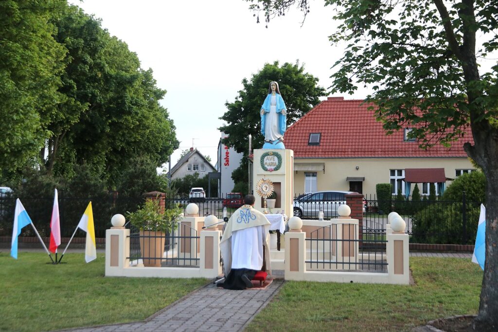 Nabożeństwo Majowe przy figurze NMP Kaczorach — zdjęcie 1