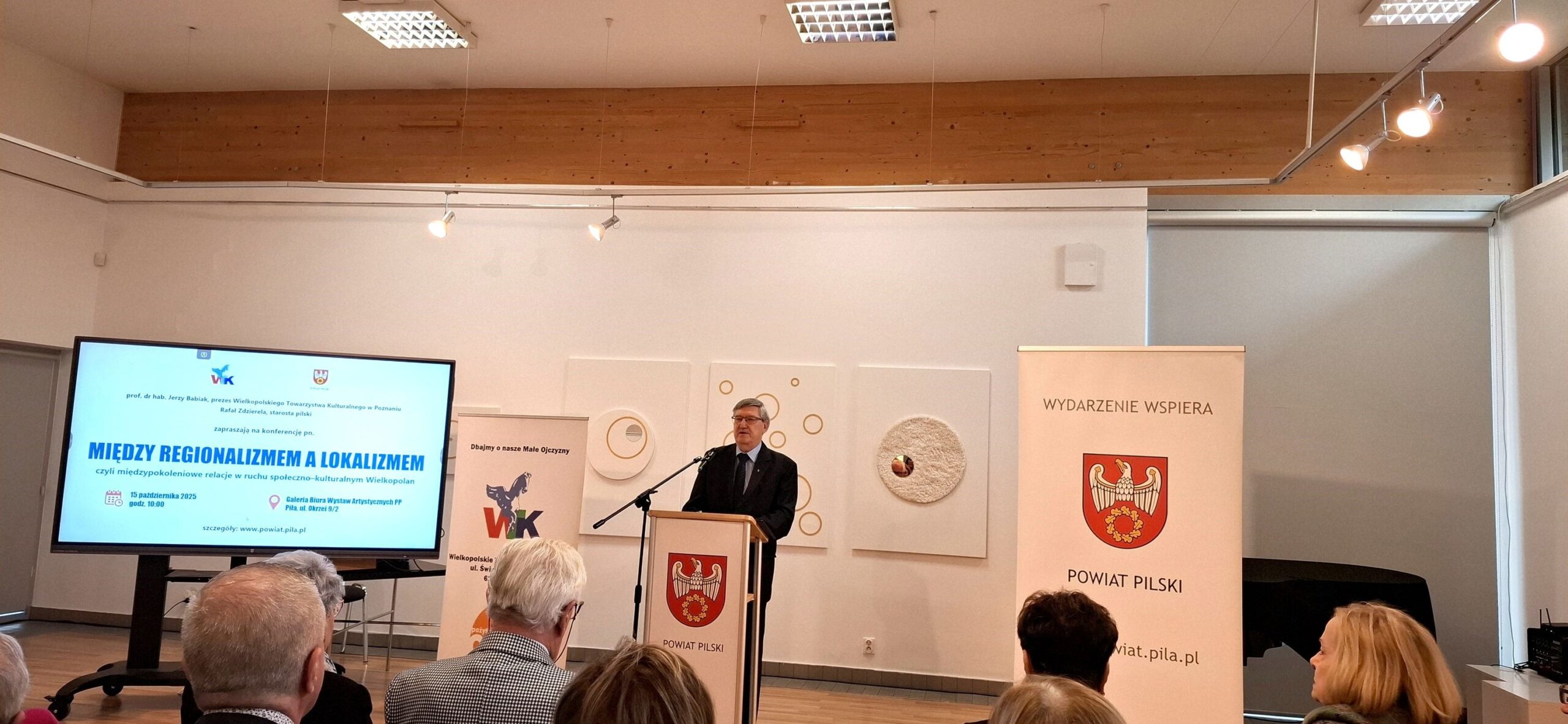 Między regionalizmem a lokalizmem