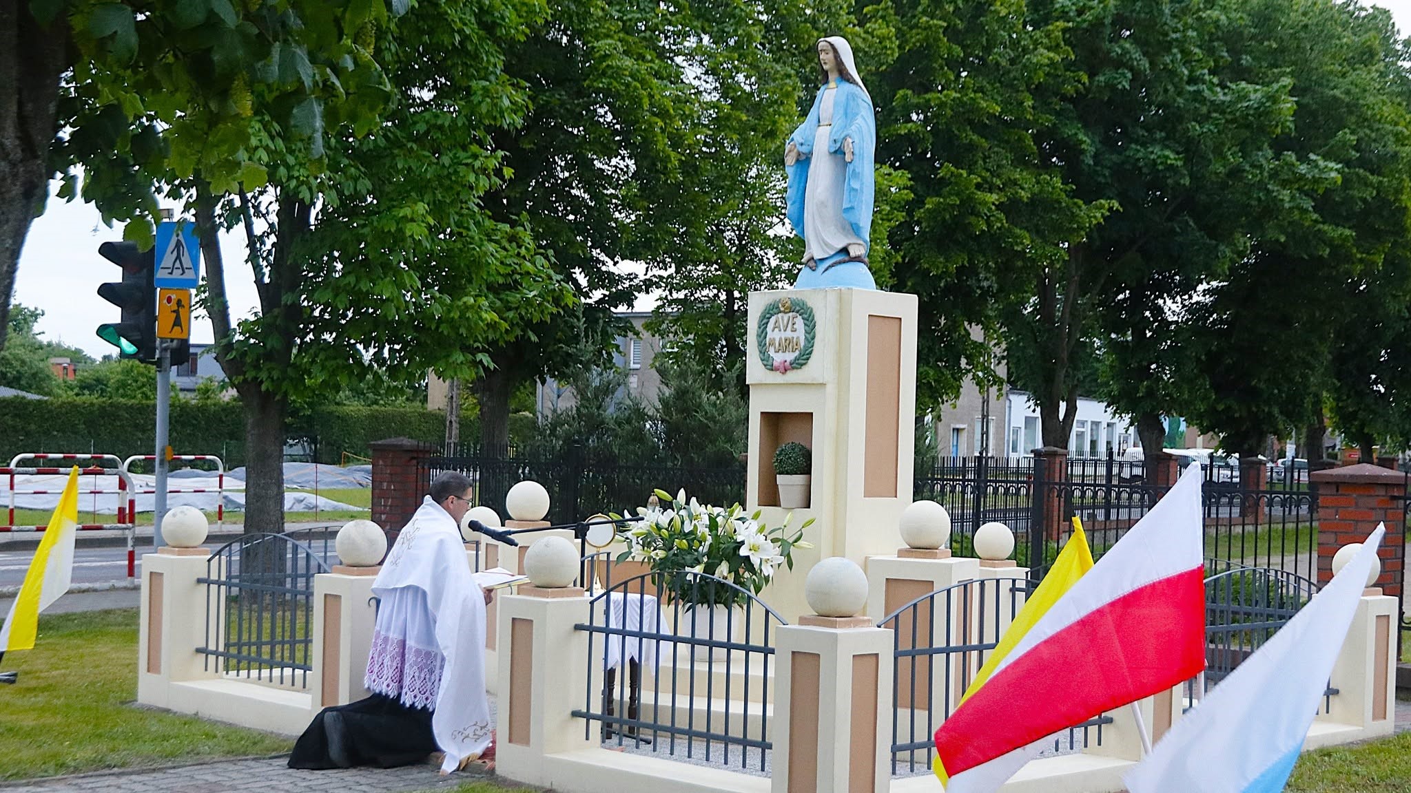 Nabożeństwo Majowe przy figurze Najświętszej Marii Panny w Kaczorach